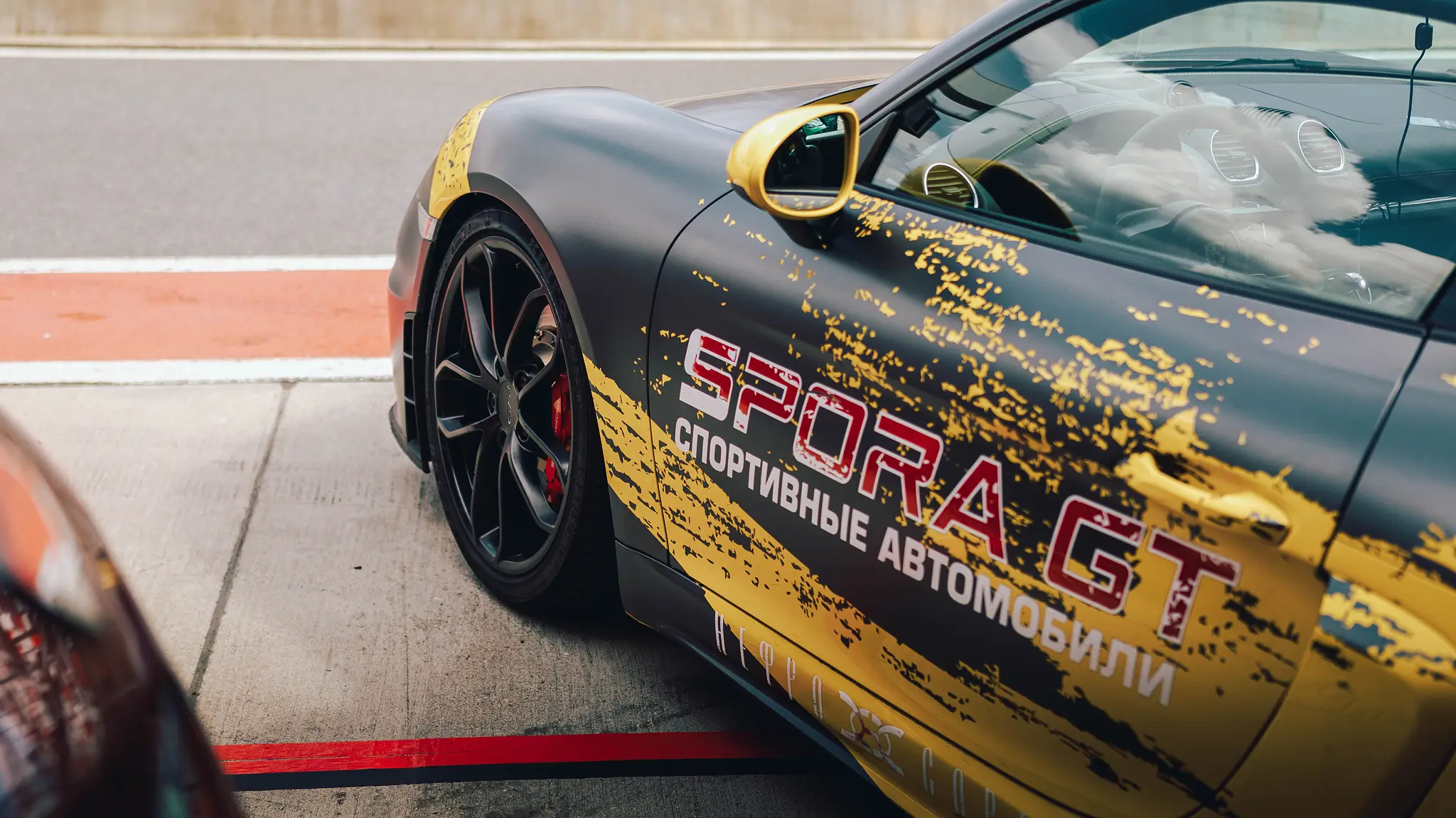 Porsche Cayman GT4