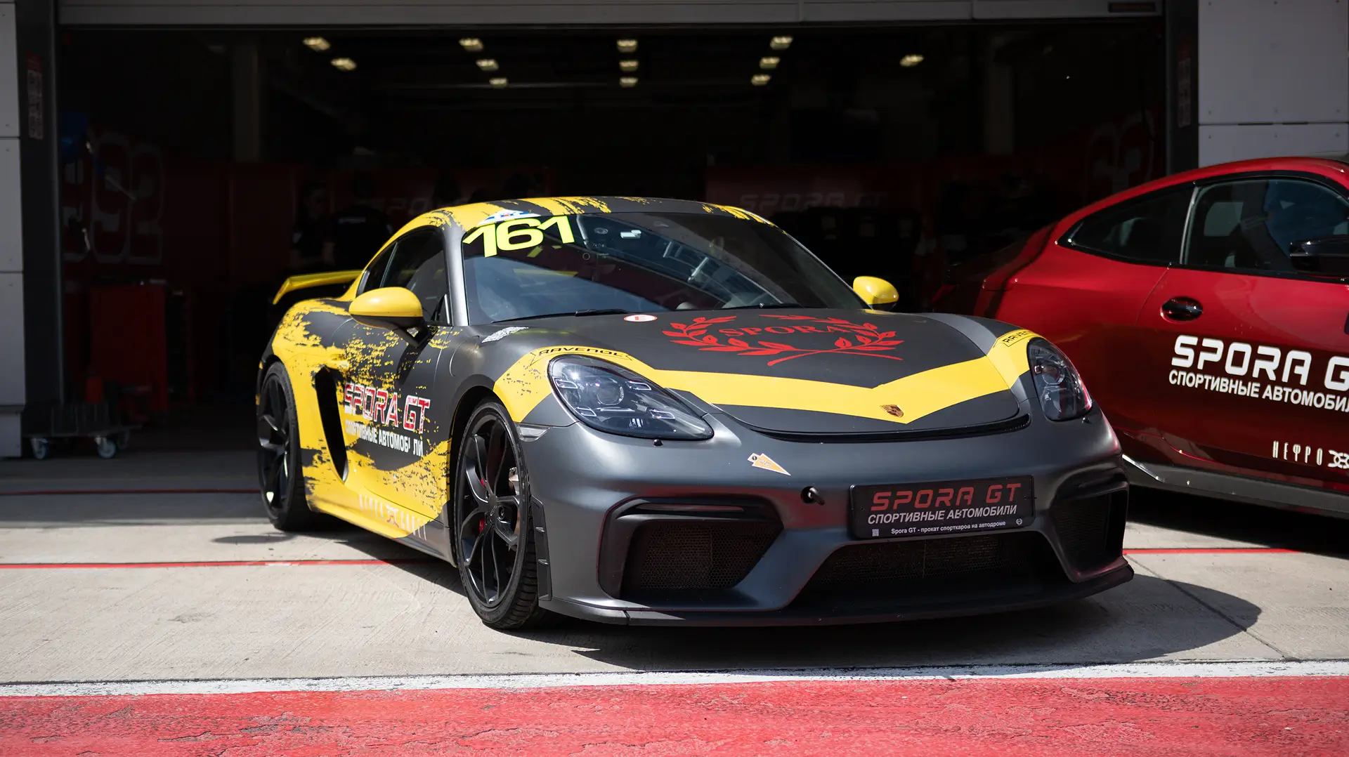 Porsche Cayman GT4